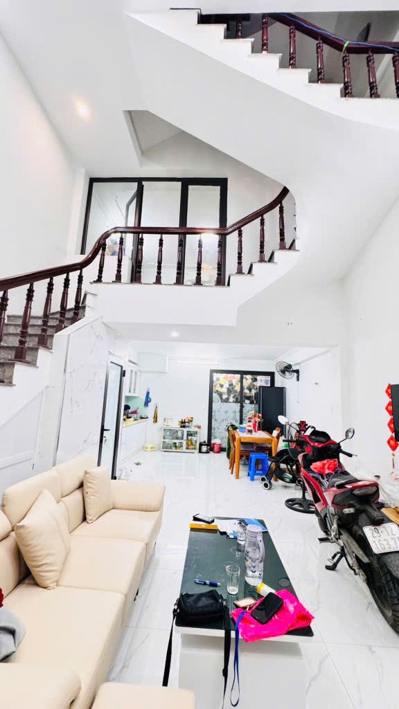 NHÀ PHÚ DIỄN – 36m2 x 5 TẦNG ĐẸP – GẦN DH TÀI NGUYÊN MÔI TRƯỜNG – GẦN Ô TÔ – GIÁ 8,5 TỶ
