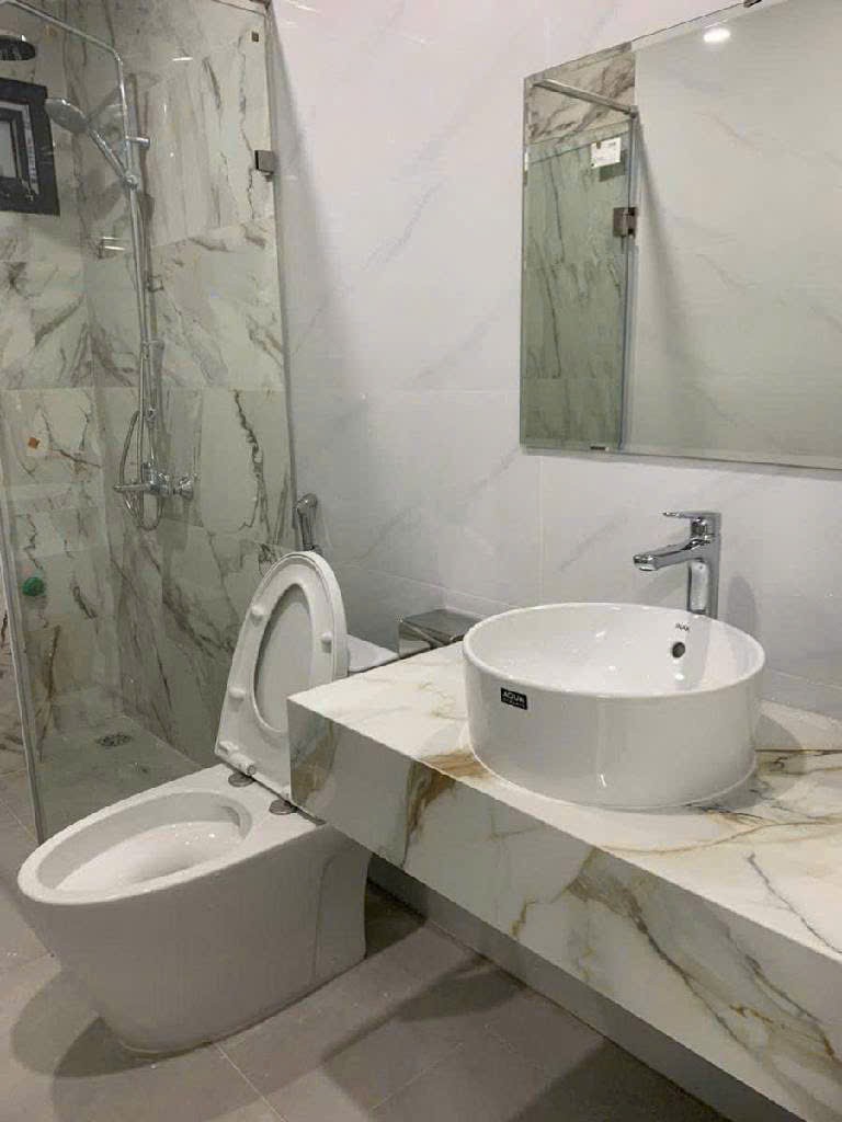 SIÊU PHẨM HOÀNG QUỐC VIỆT - THÔNG SỐ VÀNG - 50M2 x 5 TẦNG THANG MÁY - Ô TÔ VÀO NHÀ - GIÁ CHÀO 2