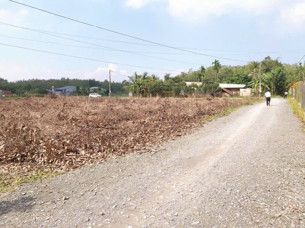 Bán gấp 200m2 đất giá 200 triệu liên hệ 0357 645 645