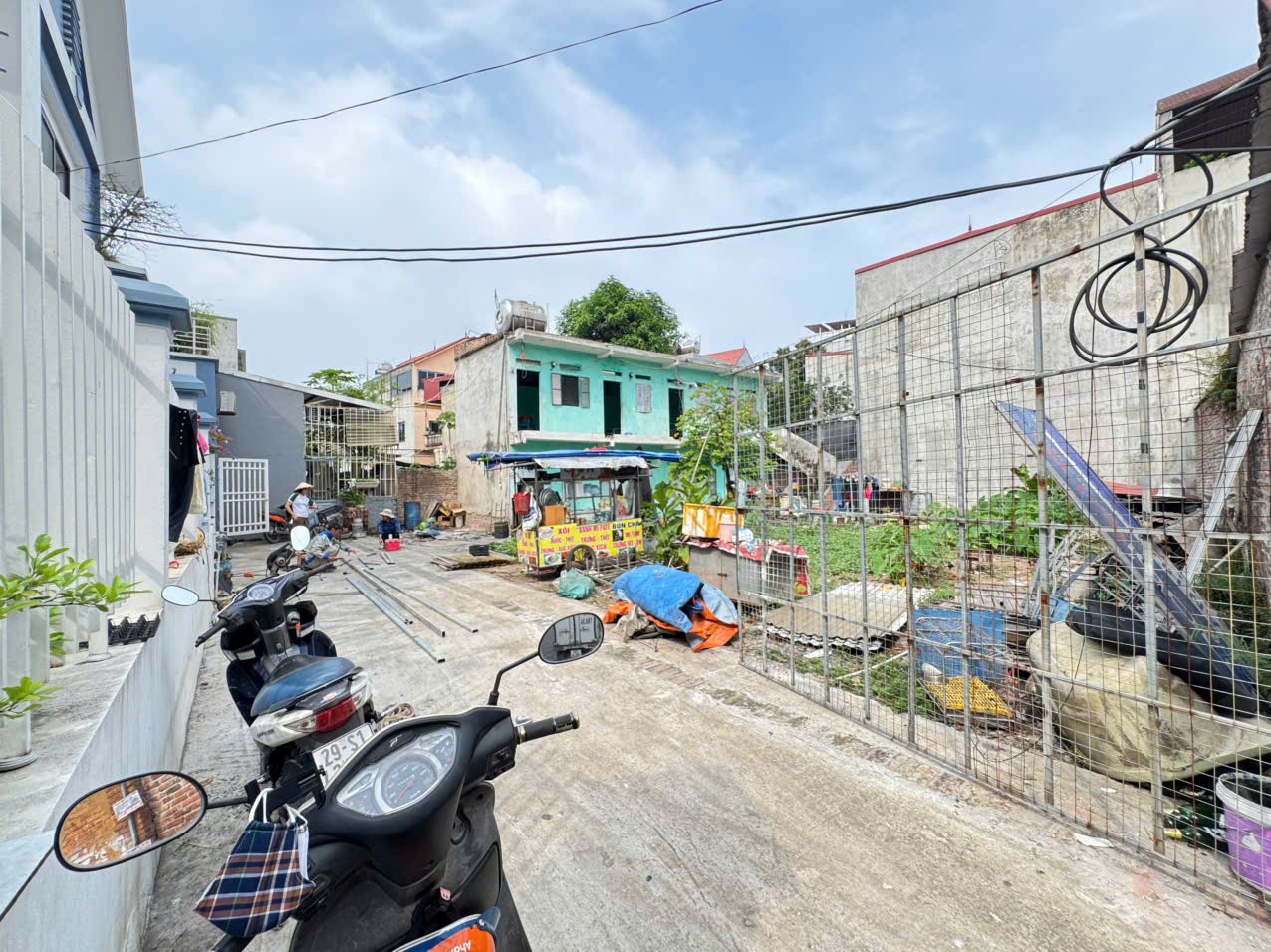 Bán đất tổ 1, Chi Đông, Mê Linh. Ô tô đỗ cửa. Chia 3 lô đẹp. Vị trí trung tâm thị trấn