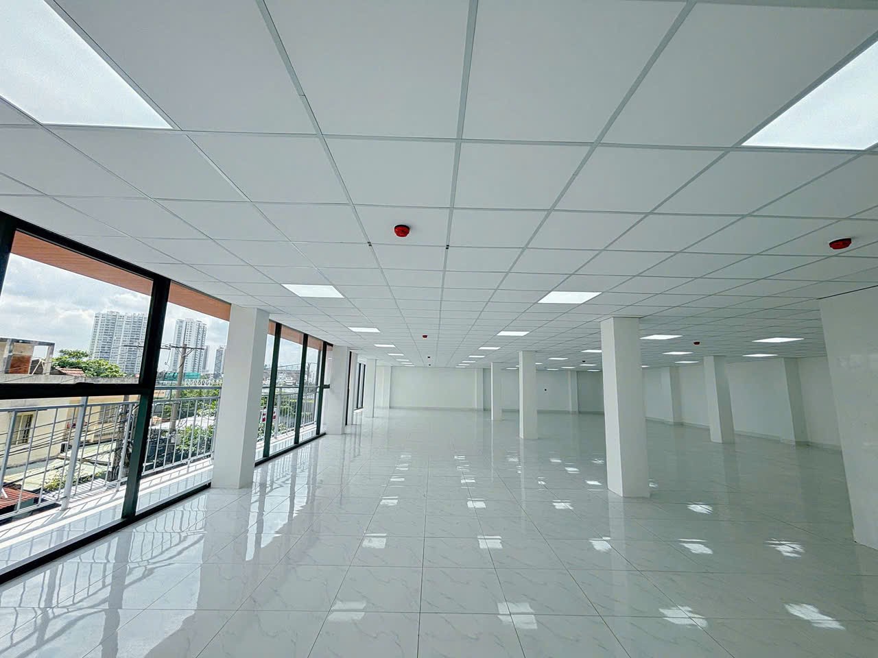 Cho thuê Văn phòng Phường 25, Bình Thạnh, Diện tích 300m², Giá Thương lượng 2