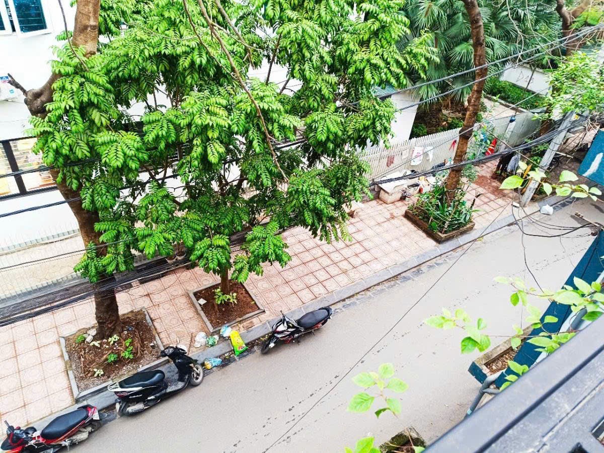 Hot tập thể 3 tầng, Kim Giang lô góc, nhà đẹp,3 thoáng, ngõ ô to tránh , tiện ích bạt ngàn 180m