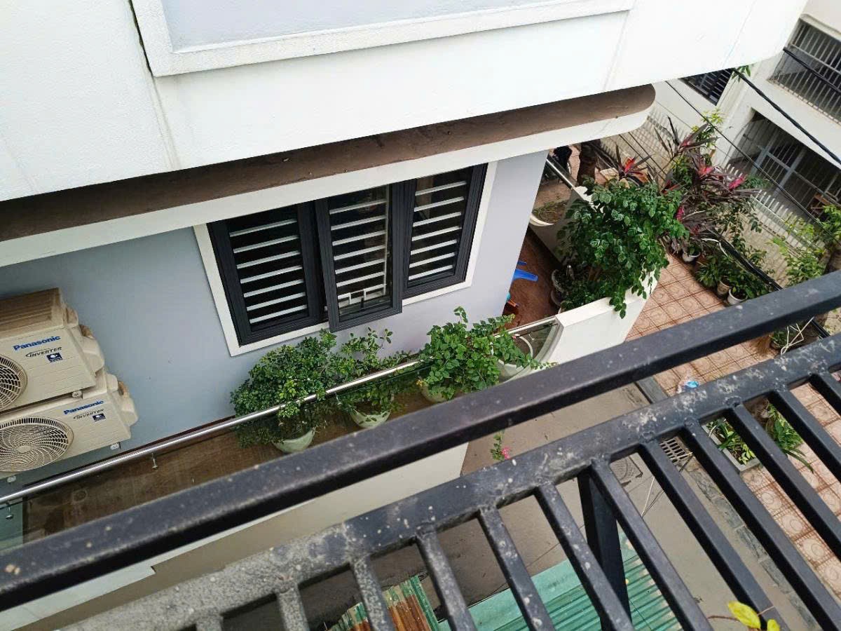 Hot tập thể 3 tầng, Kim Giang lô góc, nhà đẹp,3 thoáng, ngõ ô to tránh , tiện ích bạt ngàn 180m 3