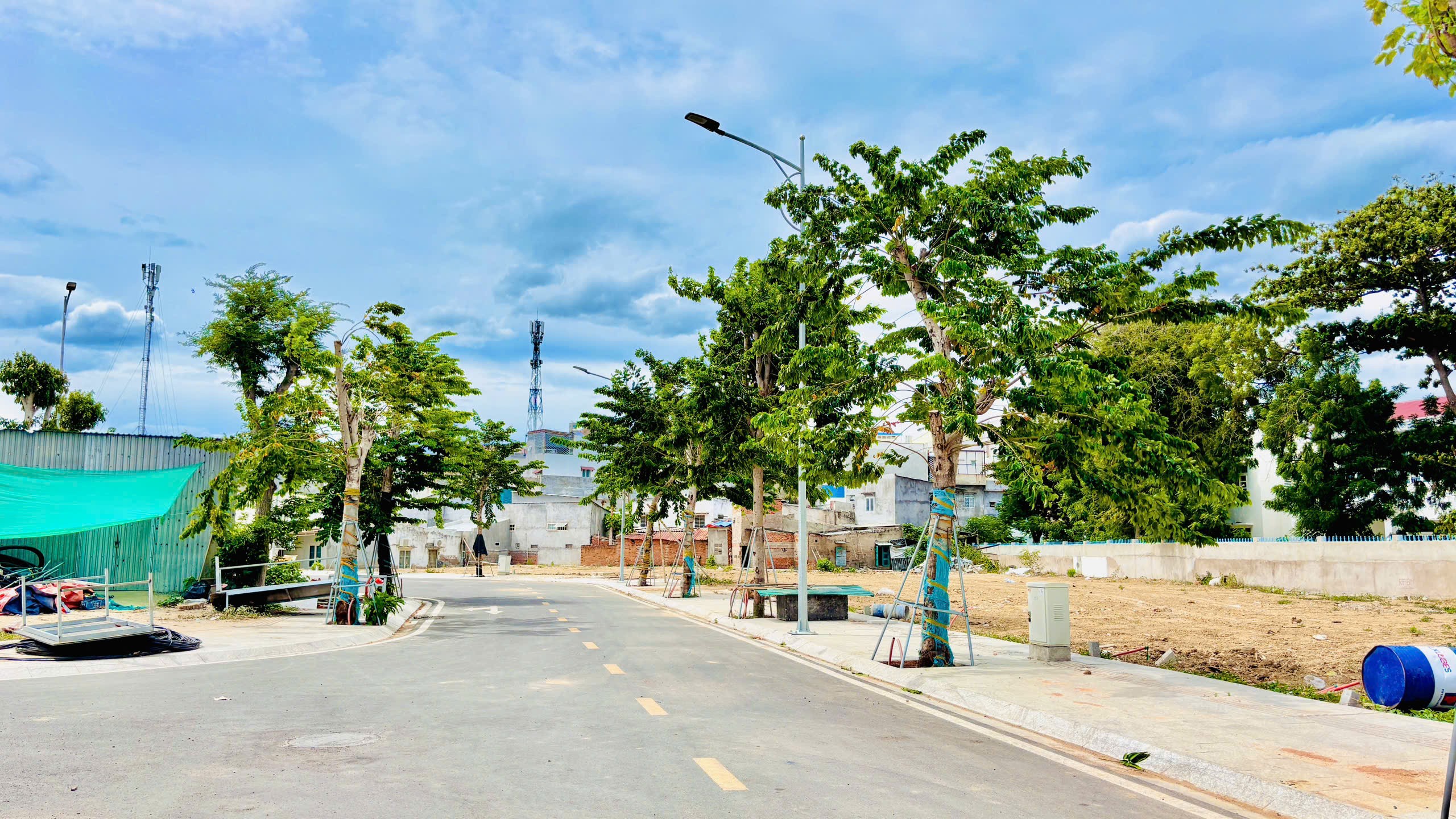 Tôi chính Chủ cần bán 2 Lô đất đối diện 2 Tòa Chung Cư Phủ Hà 7