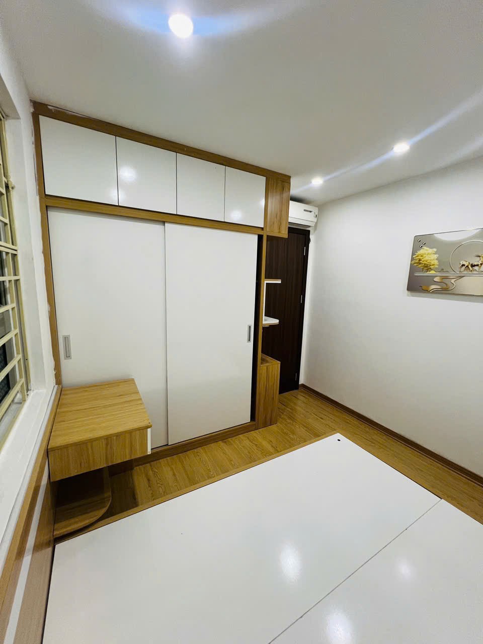 Bán căn 2 ngủ tầng thấp toà HH4 Linh Đàm tiện đi lại, thoáng mát giá chỉ 2 tỷ 570 bao phí 3