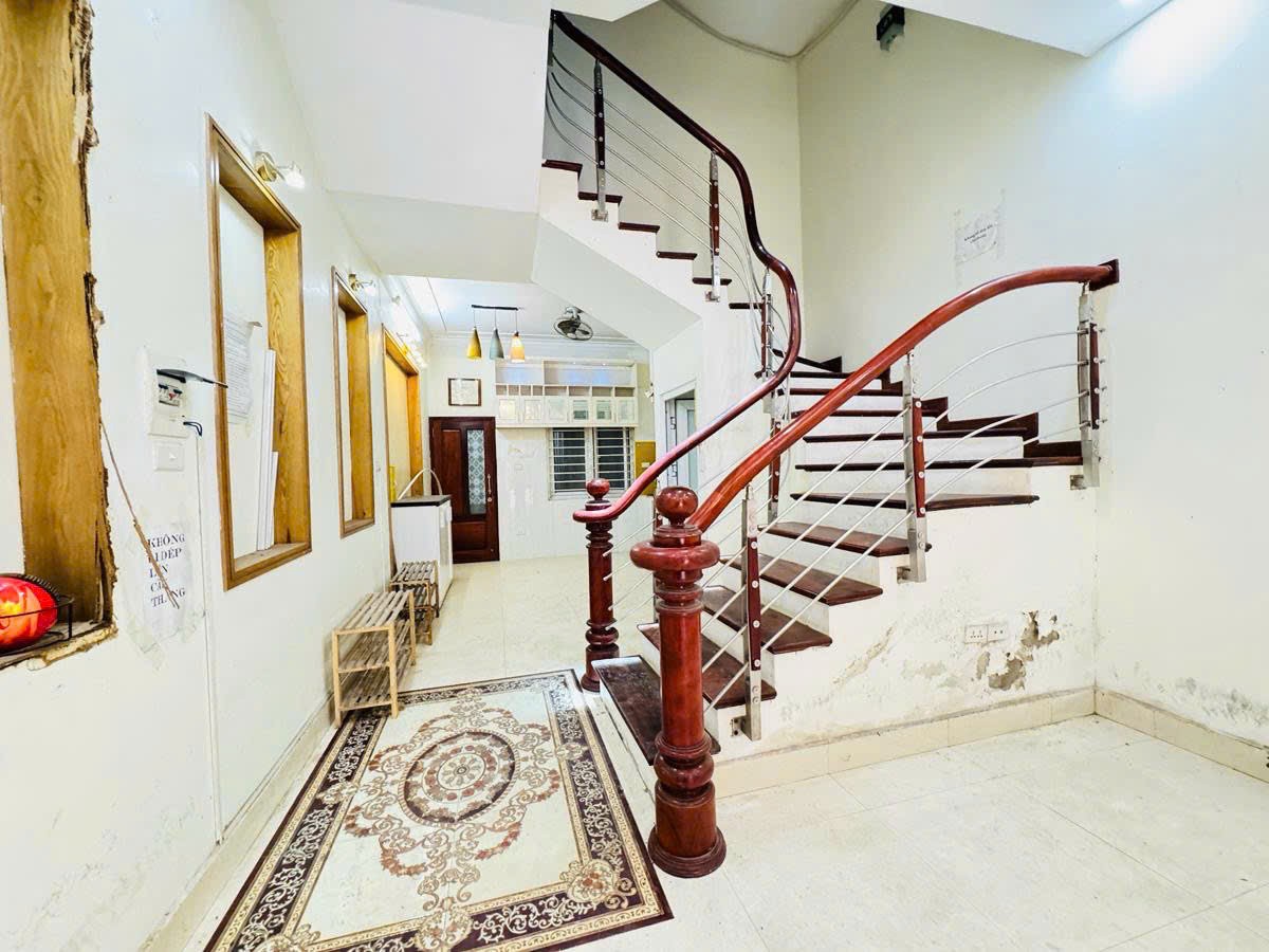 NHÀ ĐẸP KHU PHÂN LÔ - ĐƯỜNG TRƯỚC NHÀ 3M - CÁCH ĐÚNG 15M RA Ô TÔ TRÁNH - THOÁNG TRƯỚC SAU 3