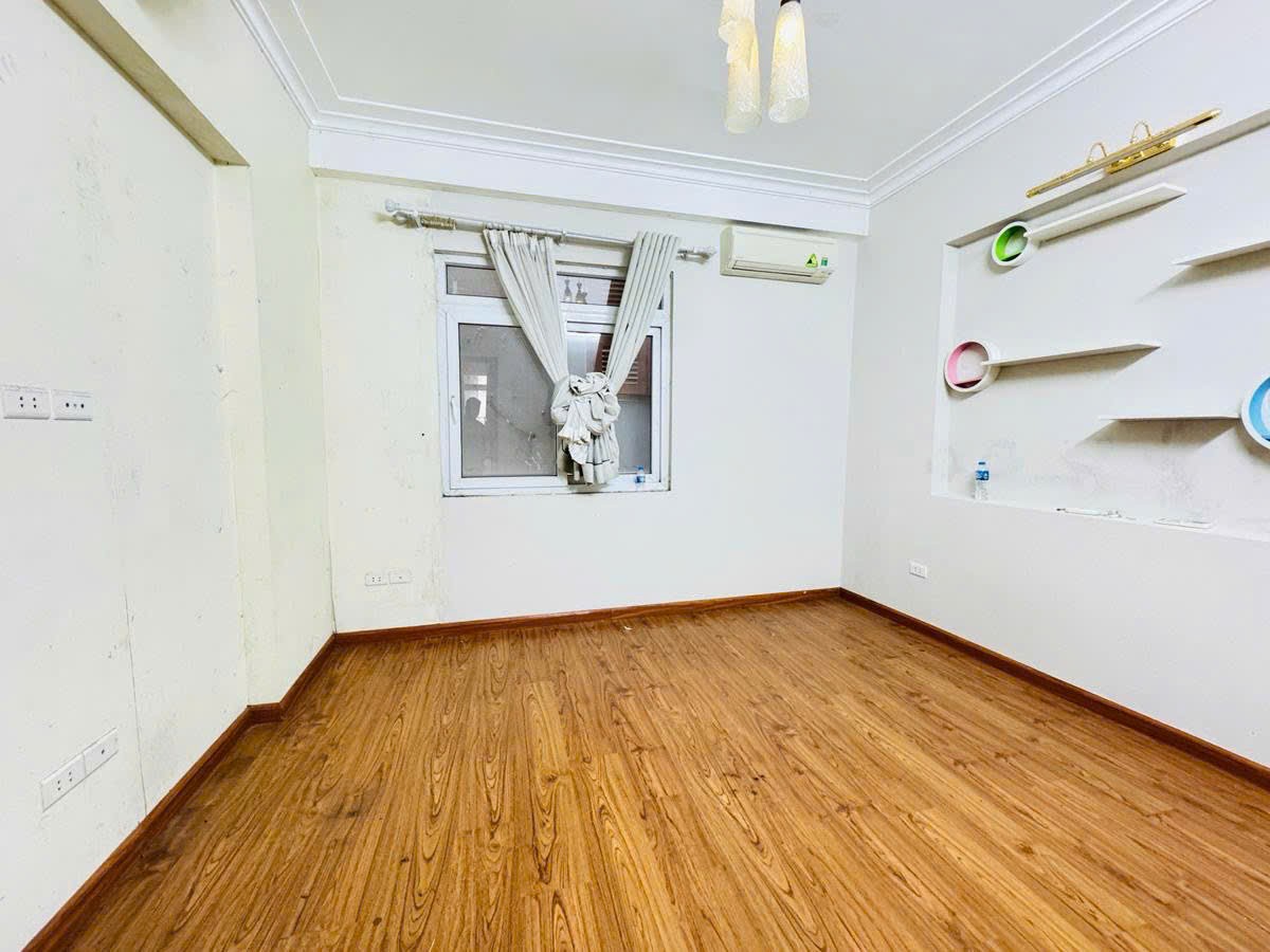 NHÀ ĐẸP KHU PHÂN LÔ - ĐƯỜNG TRƯỚC NHÀ 3M - CÁCH ĐÚNG 15M RA Ô TÔ TRÁNH - THOÁNG TRƯỚC SAU 5