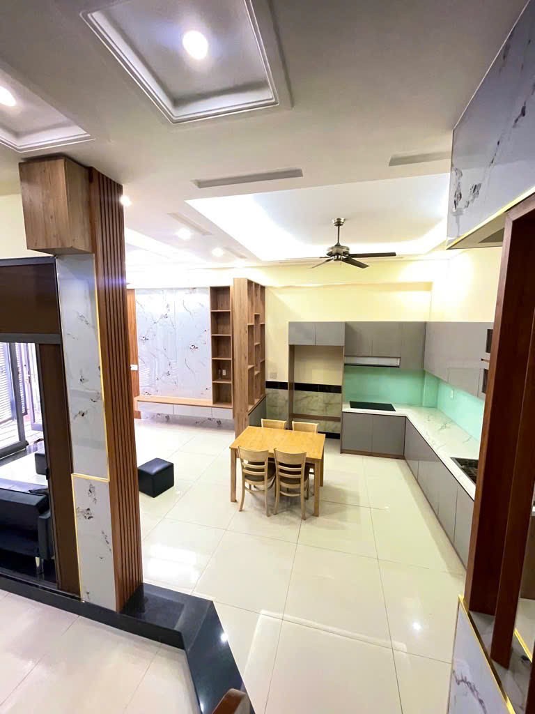 NHÀ 4 LẦU ĐẸP HIẾM – NGANG 7M – HẺM XE HƠI 8M – KHU NHÀ GIÀU CAO CẤP 4