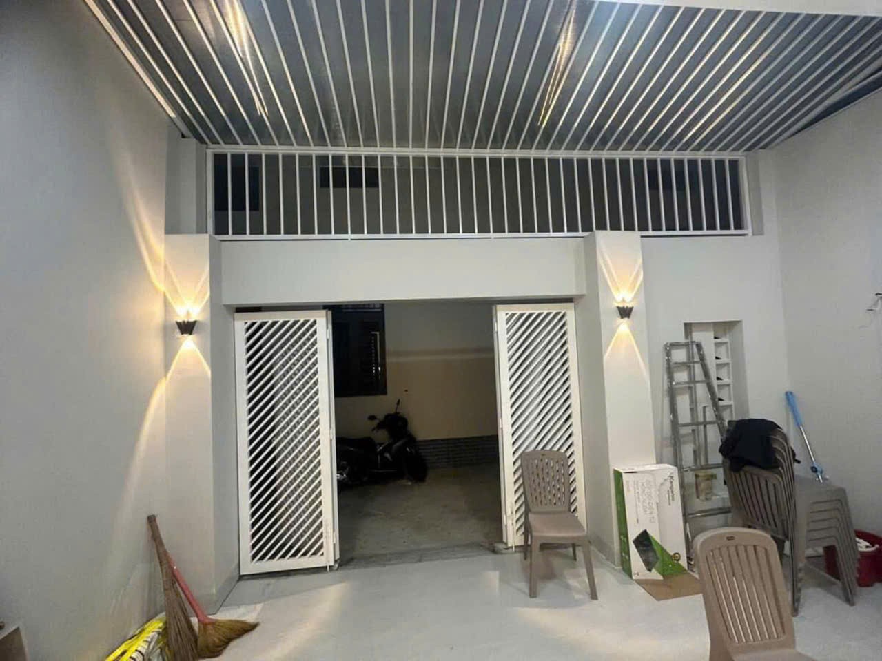 NHÀ mới 2 tầng nội thất đẹp gần trung tâm nha trang thuộc vĩnh châu , vĩnh hiệp , tp nha