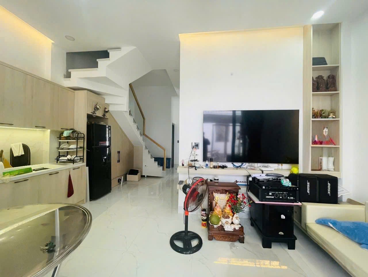 NHÀ mới 2 tầng nội thất đẹp gần trung tâm nha trang thuộc vĩnh châu , vĩnh hiệp , tp nha 4