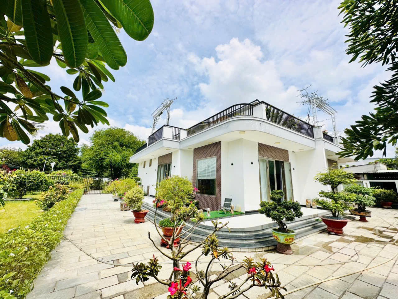BIỆT THỰ GÓC 2MT SIÊU ĐẸP – KIẾN TRÚC SƯ XÂY Ở – NGUYỄN THỊ THẢNH, HÓC MÔN 2