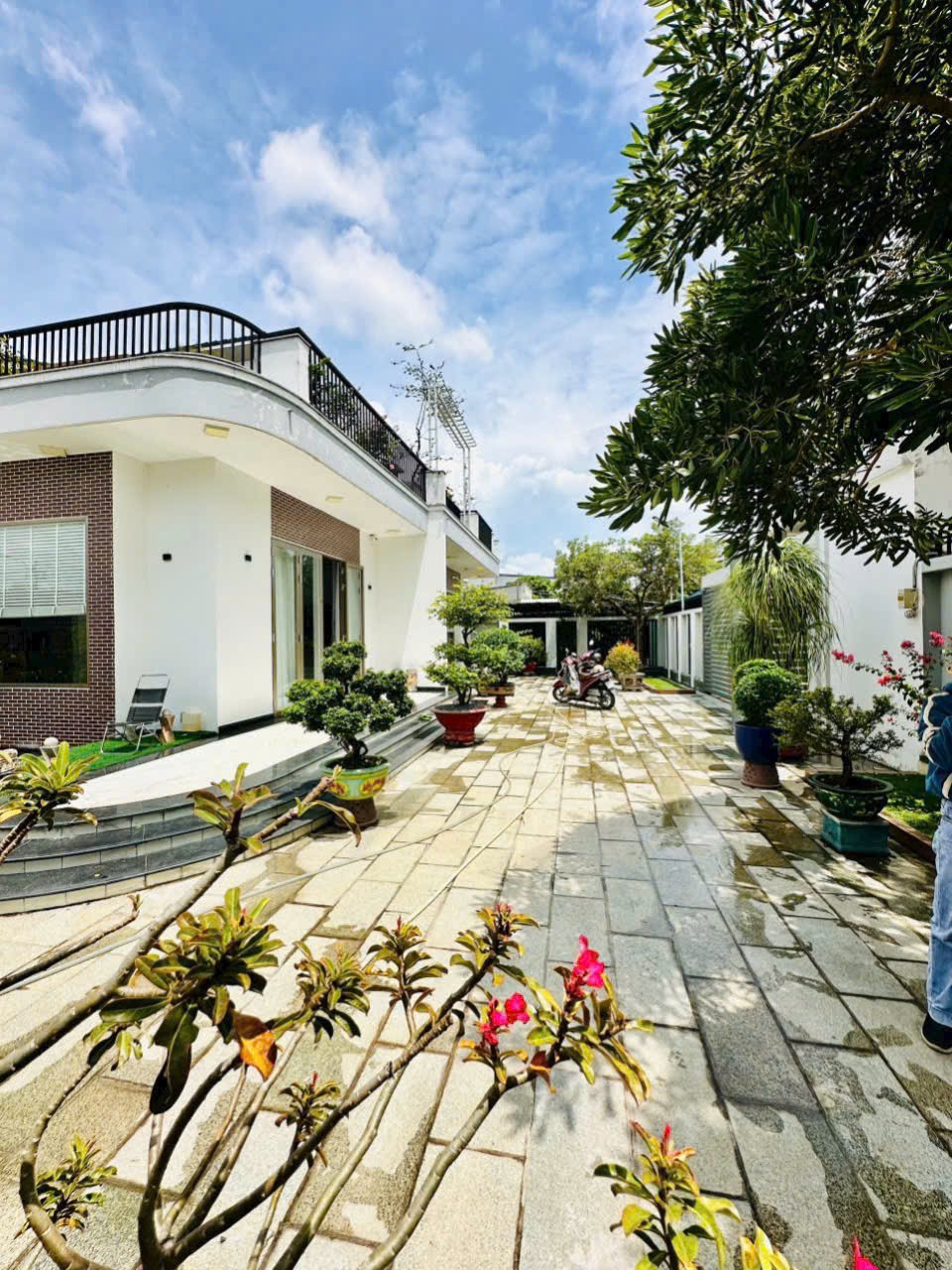 BIỆT THỰ GÓC 2MT SIÊU ĐẸP – KIẾN TRÚC SƯ XÂY Ở – NGUYỄN THỊ THẢNH, HÓC MÔN 3