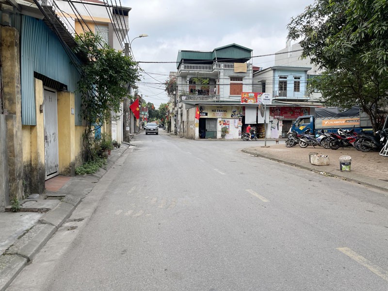 Cần bán 72m2 đất mặt phố 303 Phúc Lợi. Ngay gần hồ điều hòa và dự án chung cư 3