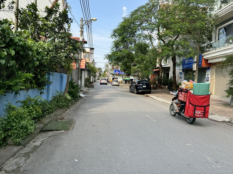 Cần bán 72m2 đất mặt phố 303 Phúc Lợi. Ngay gần hồ điều hòa và dự án chung cư 5