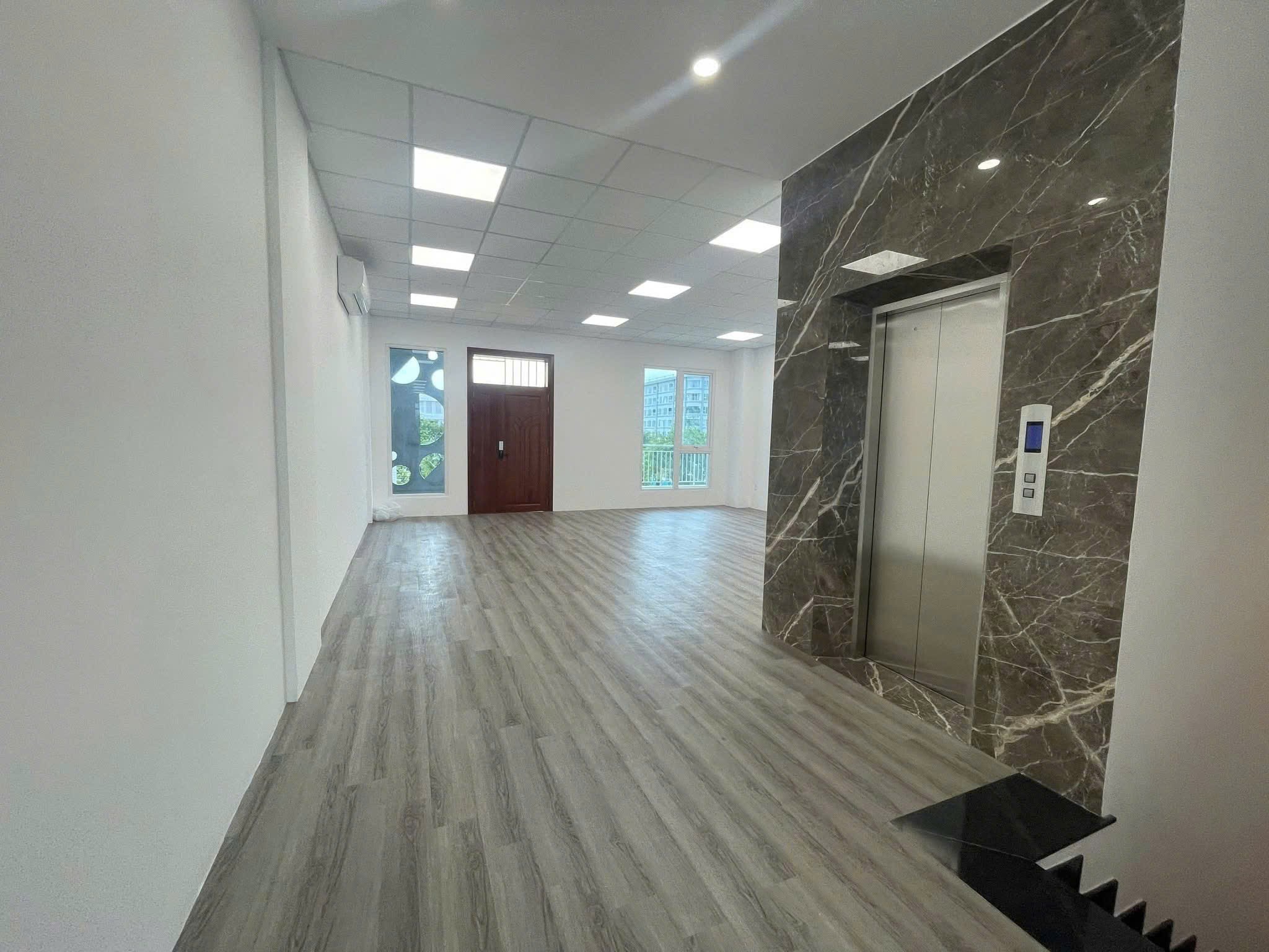 Cho thuê Nhà mặt tiền Phường Thủ Thiêm, Quận 2, Diện tích 700m², Giá 180 Triệu/tháng