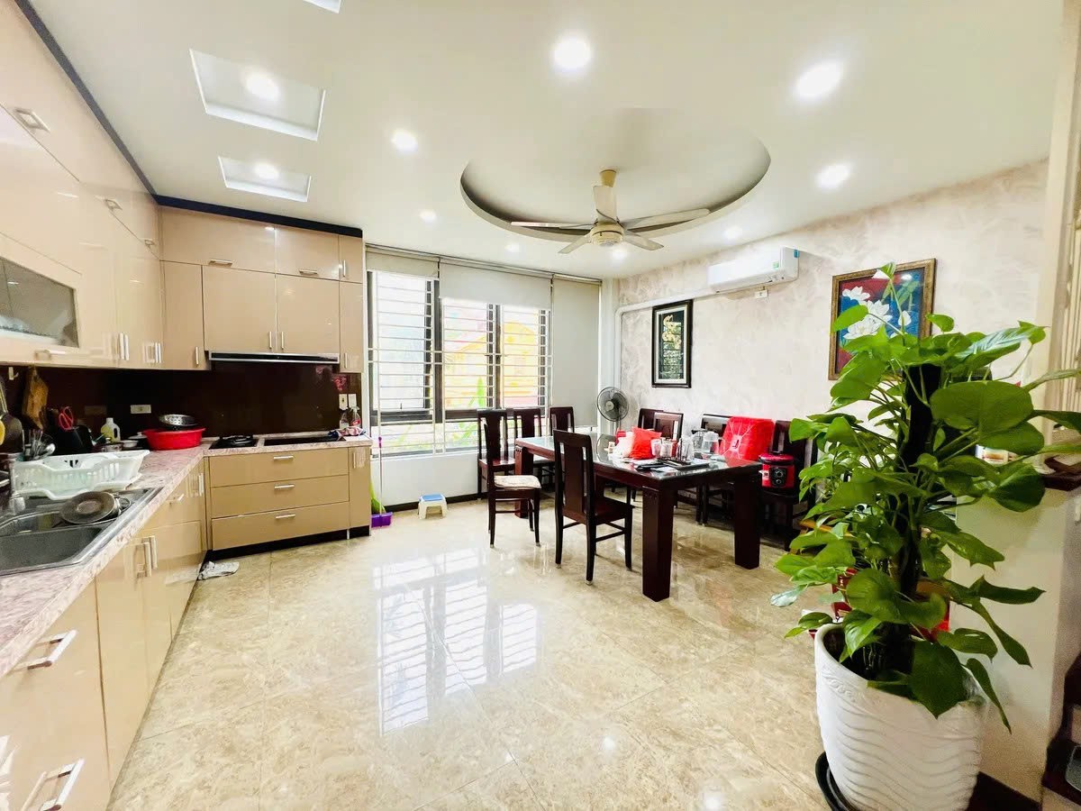 NHÀ DÂN XÂY 5 TẦNG MẶT NGÕ THÔNG Phố Bồ Đề 110m2 X 30 tỷ Long Biên. 2