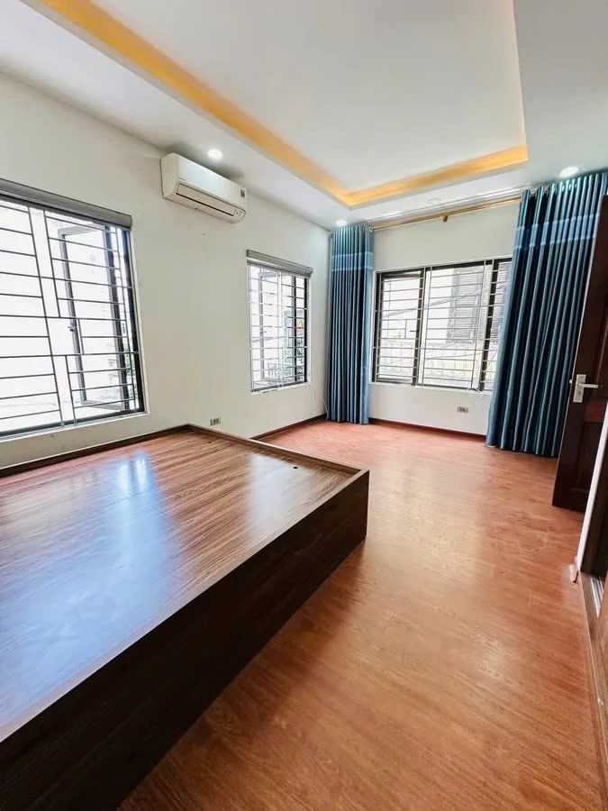 NHÀ MỚI Ô TÔ ĐỖ CỬA Phố Nguyễn Sơn-Long Biên  31m2 X 5 Tầng, mặt tiền5.8m, 8.2 tỷ Long Biên. 2