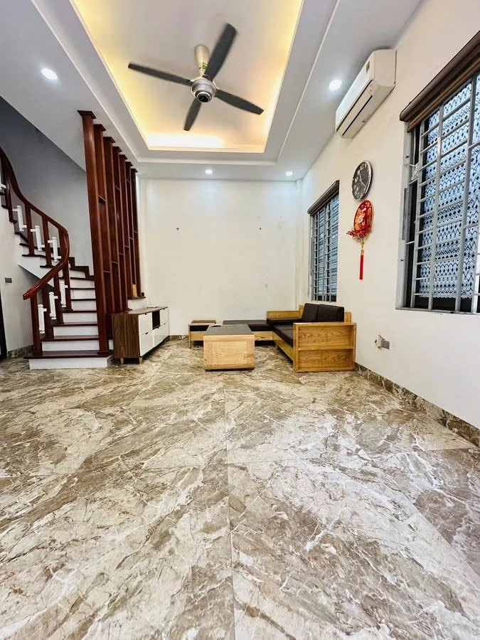 NHÀ MỚI Ô TÔ ĐỖ CỬA Phố Nguyễn Sơn-Long Biên  31m2 X 5 Tầng, mặt tiền5.8m, 8.2 tỷ Long Biên. 4