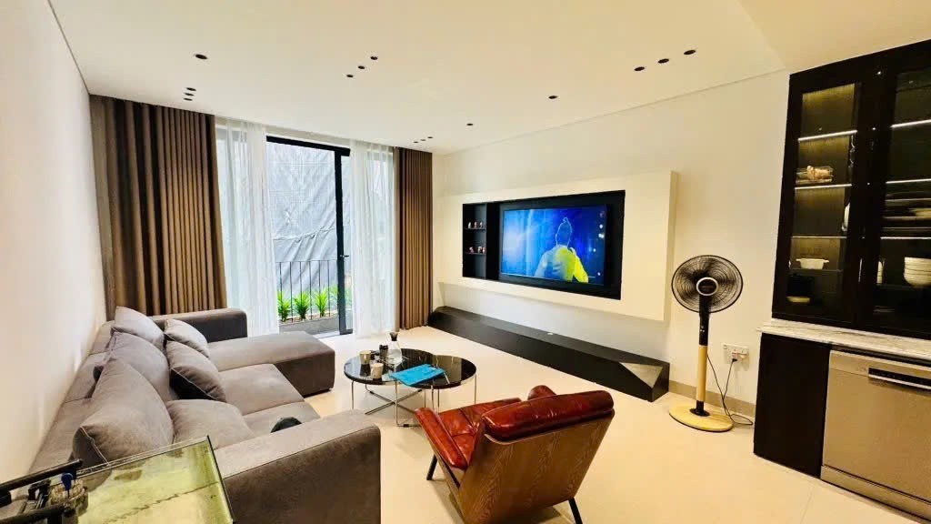NHÀ MỚI -FULL NỘI THẤT 6 TẦNG Ô TÔ VÀO NHÀ Phố Ngọc Thụy-Long Biên 73m2 X 16.4 Tỷ. 5