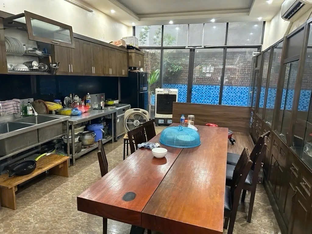 BÁN ĐẤT TẶNG NAHF 2 TẦNG Phố Nguyễn Văn Linh 98m2 mặt tiền 4.5m, 16.5 tỷ Long Biên. 2