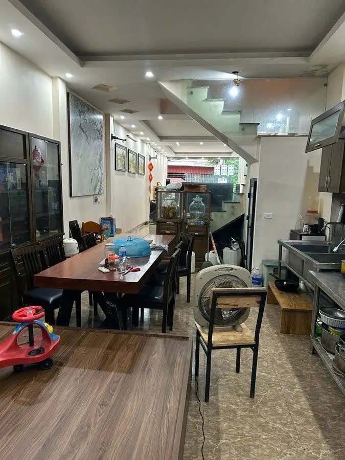 BÁN ĐẤT TẶNG NAHF 2 TẦNG Phố Nguyễn Văn Linh 98m2 mặt tiền 4.5m, 16.5 tỷ Long Biên. 3