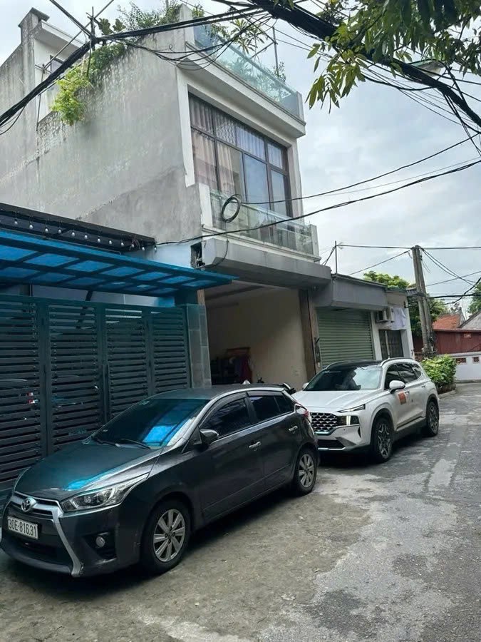 BÁN ĐẤT TẶNG NAHF 2 TẦNG Phố Nguyễn Văn Linh 98m2 mặt tiền 4.5m, 16.5 tỷ Long Biên.