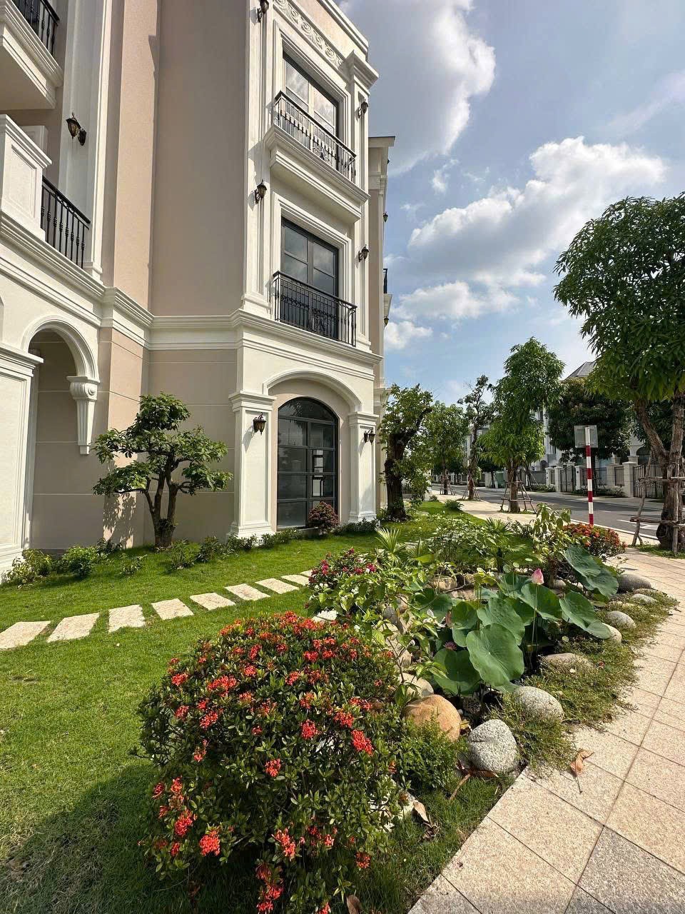 Cho thuê Biệt thự Phường Long Thạnh Mỹ, Quận 9, Diện tích 300m², Giá 050 Trăm/tháng 6