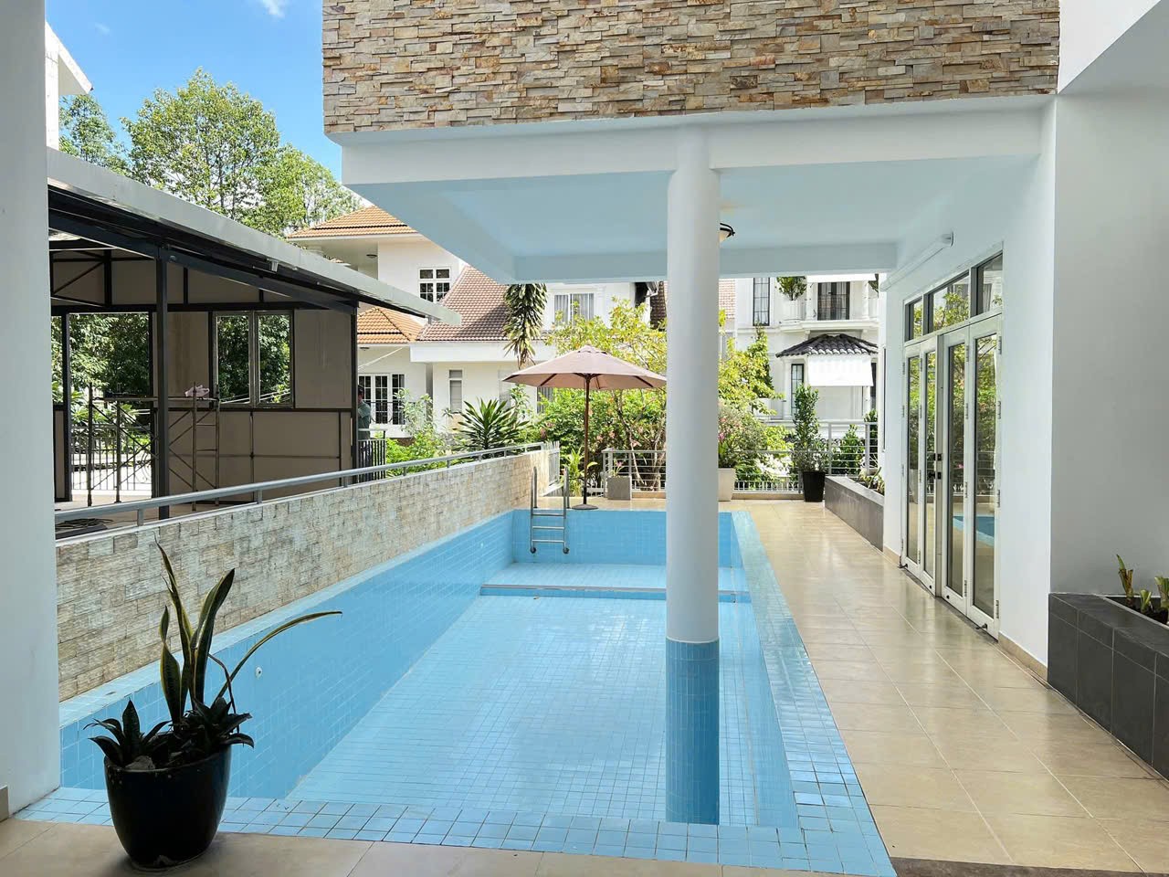 Cho thuê Biệt thự Phường Thảo Điền, Quận 2, Diện tích 240m², Giá Thương lượng 11