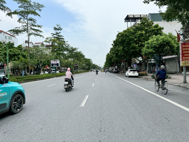 Cần bán 183,2m2 đất mặt phố Ngô Gia Tự, Việt Hưng. Vị trí đẹp xây tòa Building Ngân Hàng/Văn Phòng/