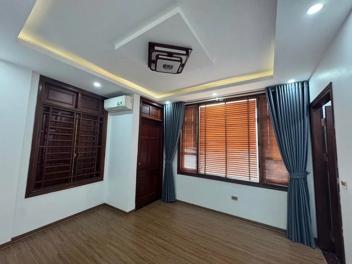 NHÀ MỚI DÂN XÂY LÔ GÓC NGÕ THÔNG Ô TÔ VÀO NHÀ Đức Giang 47m2  4 tầng 11 tỷ Long Biên. 4