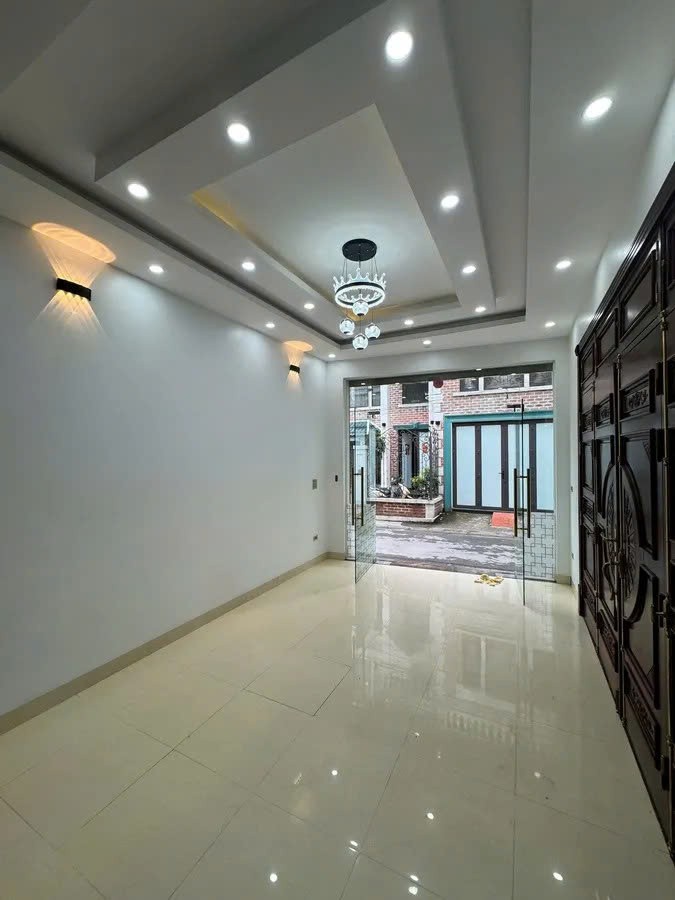 NHÀ MỚI DÂN XÂY LÔ GÓC NGÕ THÔNG Ô TÔ VÀO NHÀ Đức Giang 47m2  4 tầng 11 tỷ Long Biên.