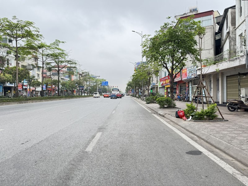 Cần bán 183,2m2 đất mặt phố Ngô Gia Tự, Việt Hưng. Vị trí đẹp xây tòa Building Ngân Hàng/Văn Phòng/ 3