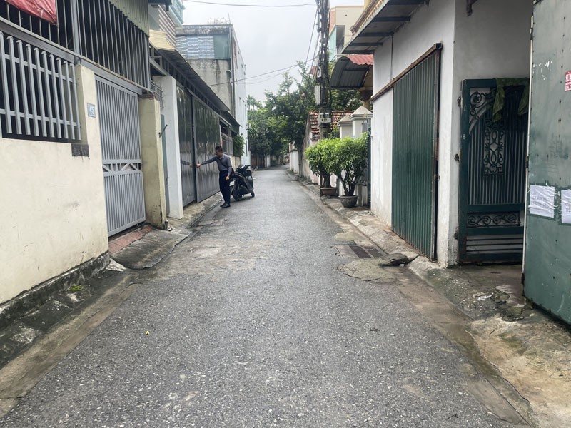 Cần bán 74m2 đất mặt ngõ 51 Giang Biên. Đường ô tô tránh, xung quanh bạt ngàn tiện ích