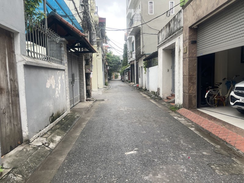 Cần bán 74m2 đất mặt ngõ 51 Giang Biên. Đường ô tô tránh, xung quanh bạt ngàn tiện ích 3