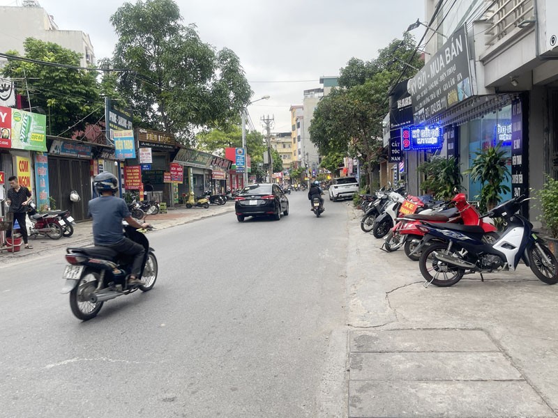 Hiếm! Cần bán 59m2, nhà 3 tầng mặt phố Trâu Quỳ. Khu kinh doanh sầm uất, dòng tiền ổn định!