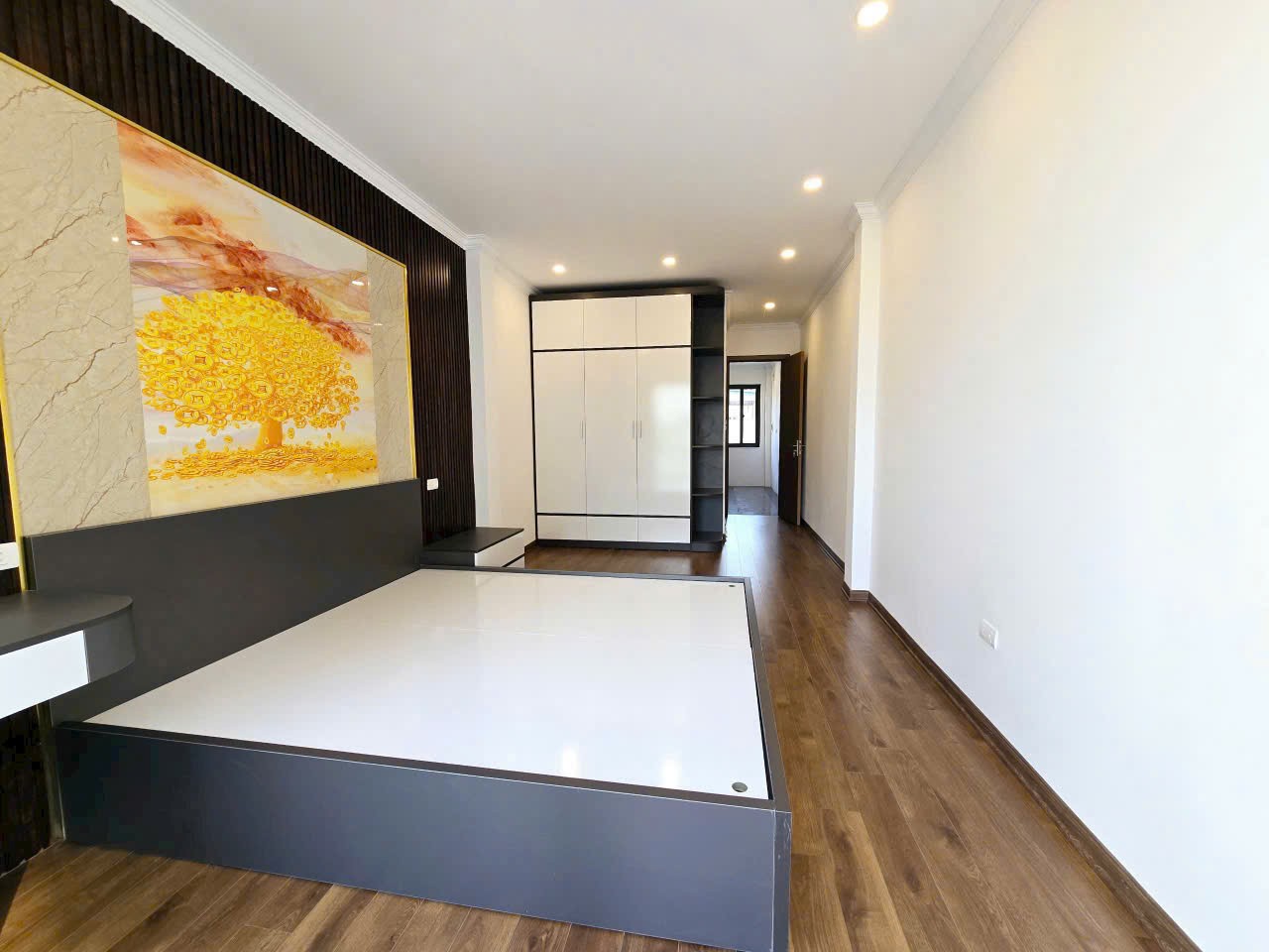 Siêu hiếm Khuất Duy Tiến ,lô góc, nhà đẹp,3 thoáng, ngõ ô to tránh , tiện ích bạt ngàn 42m giá 9,8 5