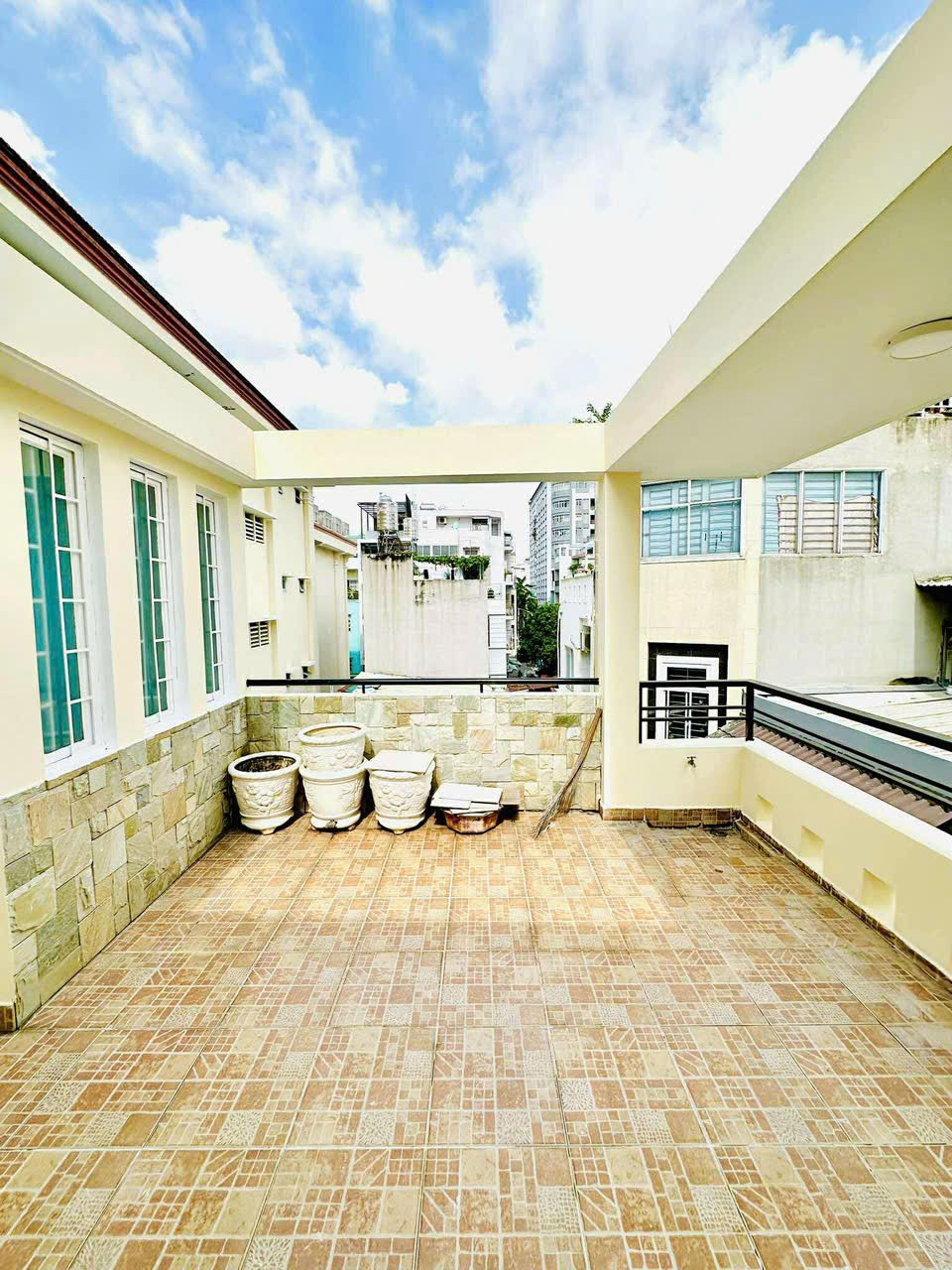 6 Tỷ nhỉnh: Nhà Quận 10 - ngay Bệnh Viện 115 - Xe hơi trong nhà 4 Tầng Ngang hơn 4m. VŨ 0933910039 3