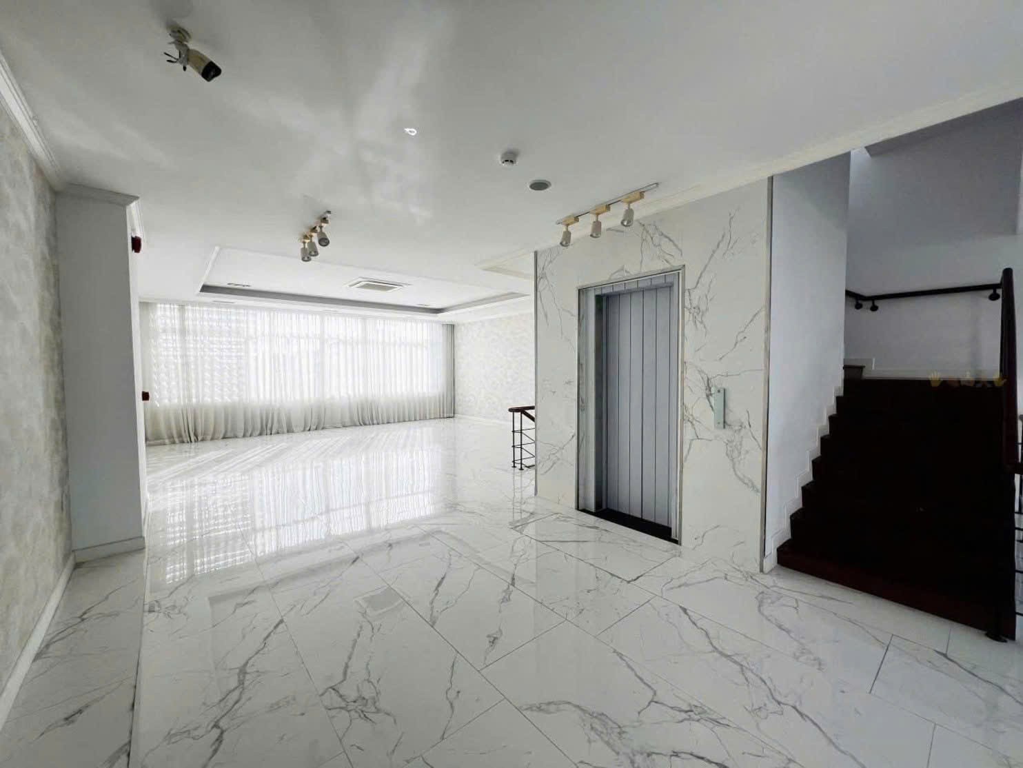 Cho thuê Nhà mặt tiền Phường Thủ Thiêm, Quận 2, Diện tích 119m², Giá Thương lượng 9