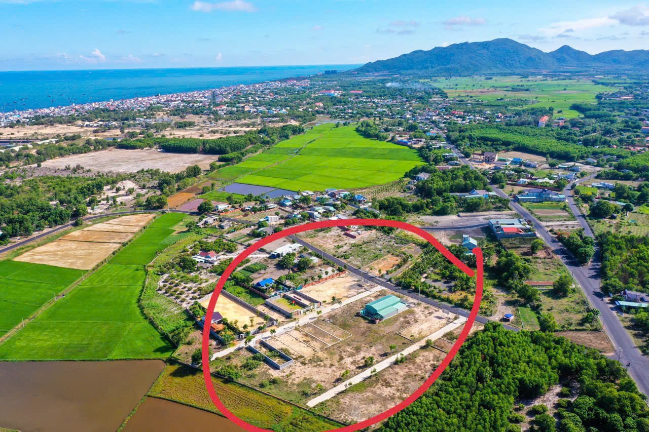 CẦN BÁN GẤP 2 LÔ ĐẤT LIỀN KỀ GẦN BIỂN - GIÁ TỐT, SỔ SẴN, MUA LÀ LỜI 3