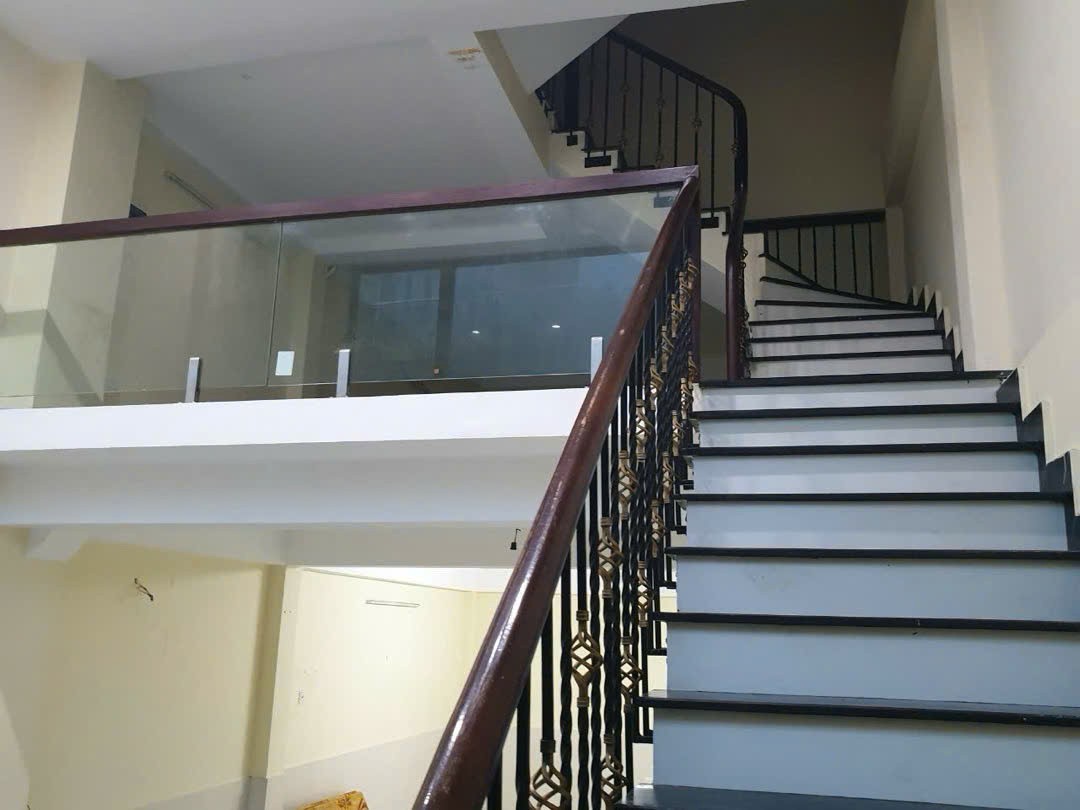 Bán nhà dịch vụ Tây Nam Linh Đàm 60m, 5 tầng, 5m mặt tiền, phân lô, kinh doanh, chỉ 19.8 tỷ