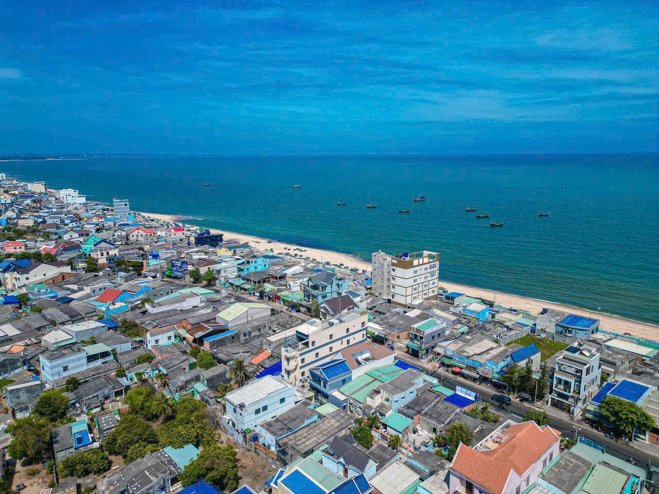 BÁN GẤP LÔ ĐẤT 2 TỶ MẶT TIỀN ĐƯỜNG TRẦN HƯNG ĐẠO 2
