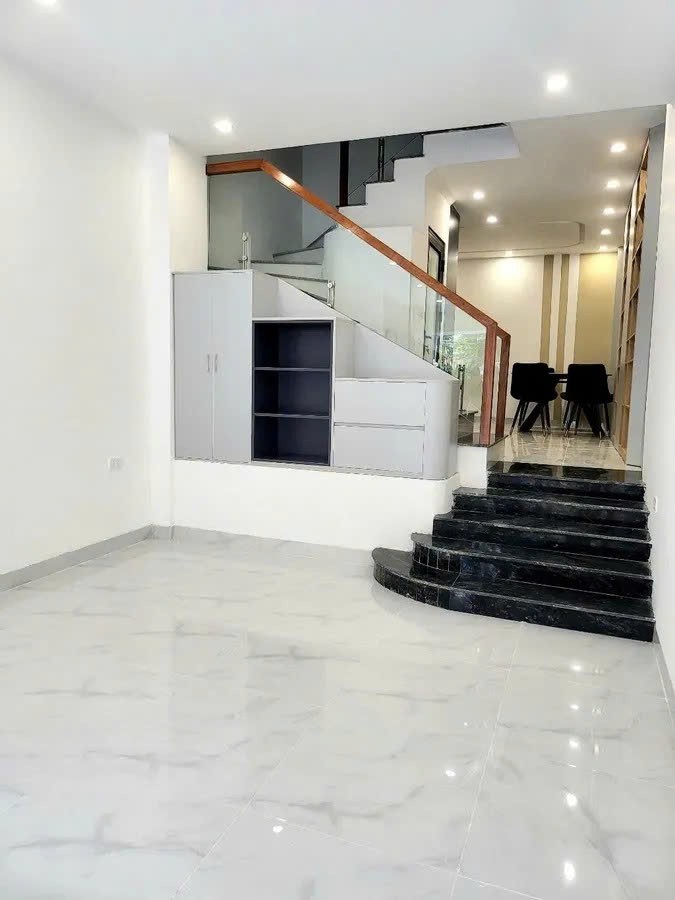 NHÀ MỚI- ĐẸP Ở NGAY Ô TÔ VÀO NHÀ Phố Nguyễn Văn Cừ 50m2 X 4 tầng 10.4 tỷ Long Biên. 3