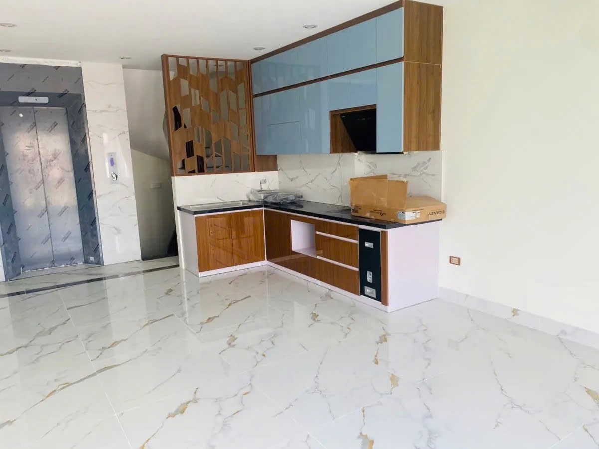 NHÀ MỚI -ĐẸP Ô TÔ VÀO NHÀ Phố Nguyễn Văn Linh 45m2 X7 tầng,mặt tiền 4.2m,8.99 tỷ Long Biên. 3
