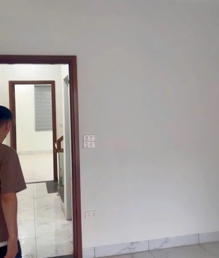 NHÀ MỚI Ô TÔ ĐỖ CỬA- VÀO NHÀ  Phố Trạm 45m2 X 4 Tầng, X 9 tỷ Long Biên. 3