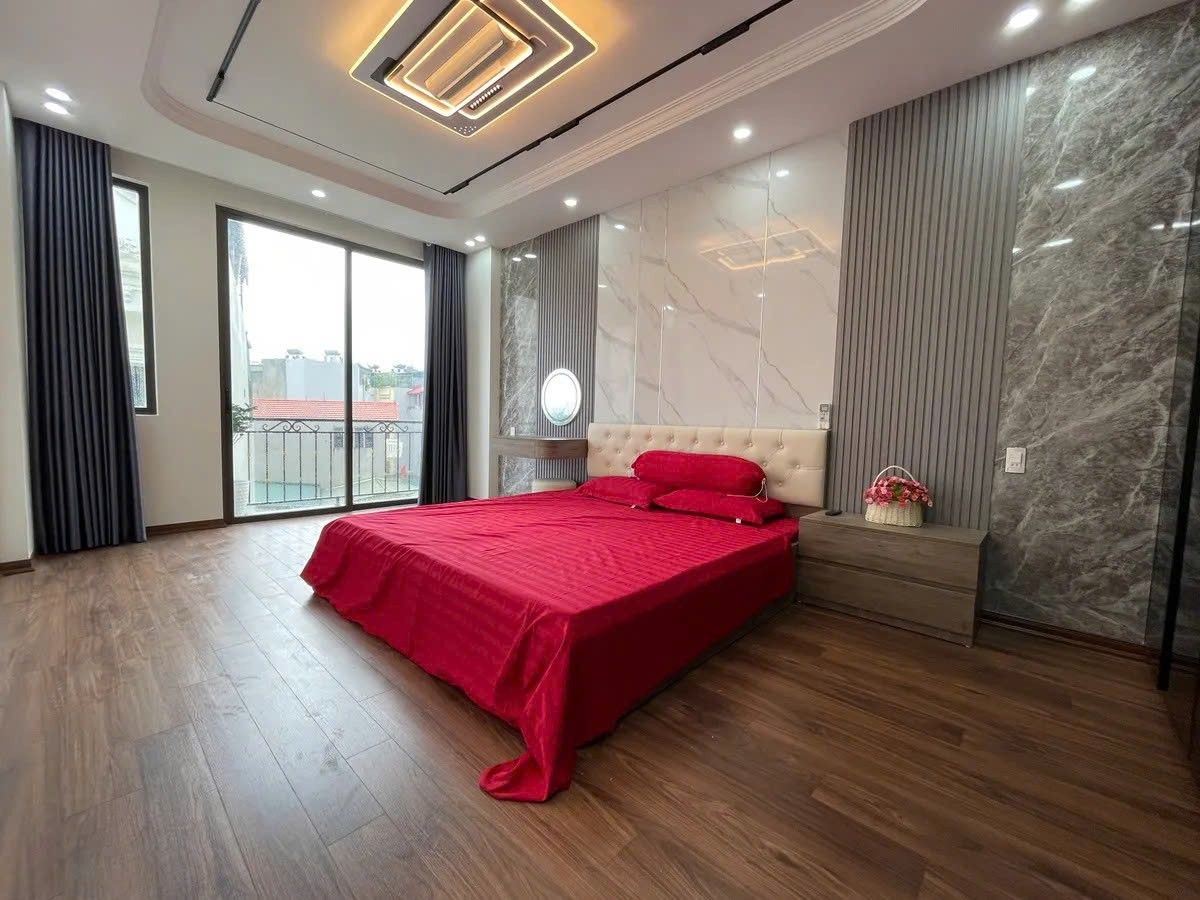 NHÀ ĐẸP DÂN XÂY Ô TÔ VÀO NHÀ Phố Nguyễn Văn Linh 45m2 X 6 tầng mặt tiền 3.6m,10.5 tỷ Long Biên. 3