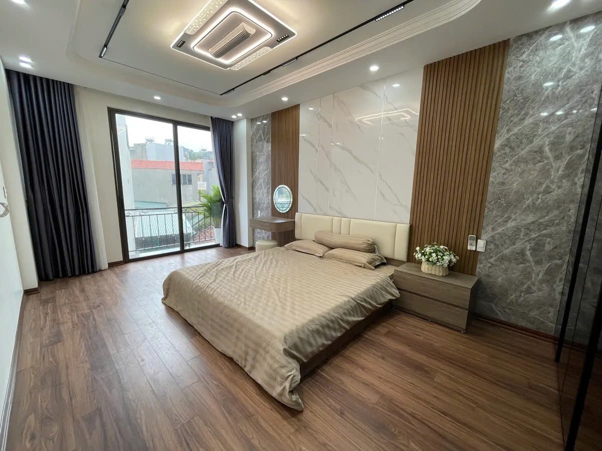 NHÀ ĐẸP DÂN XÂY Ô TÔ VÀO NHÀ Phố Nguyễn Văn Linh 45m2 X 6 tầng mặt tiền 3.6m,10.5 tỷ Long Biên. 4