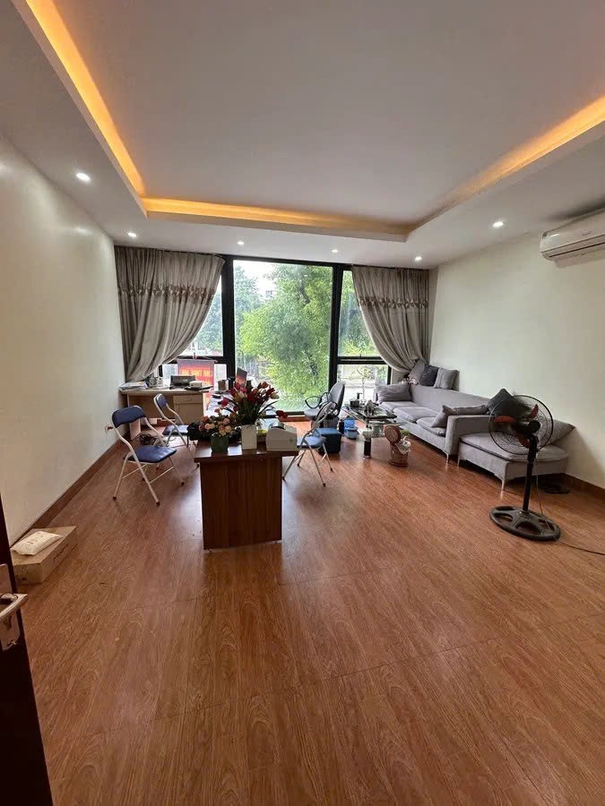 BÁN NHÀ MẶT PHỐ NGÔ GAI TỰ KINH DOANH VỈA HÈ 82 m2 X 6 tầng mặt tiền 6m,25 tỷ.