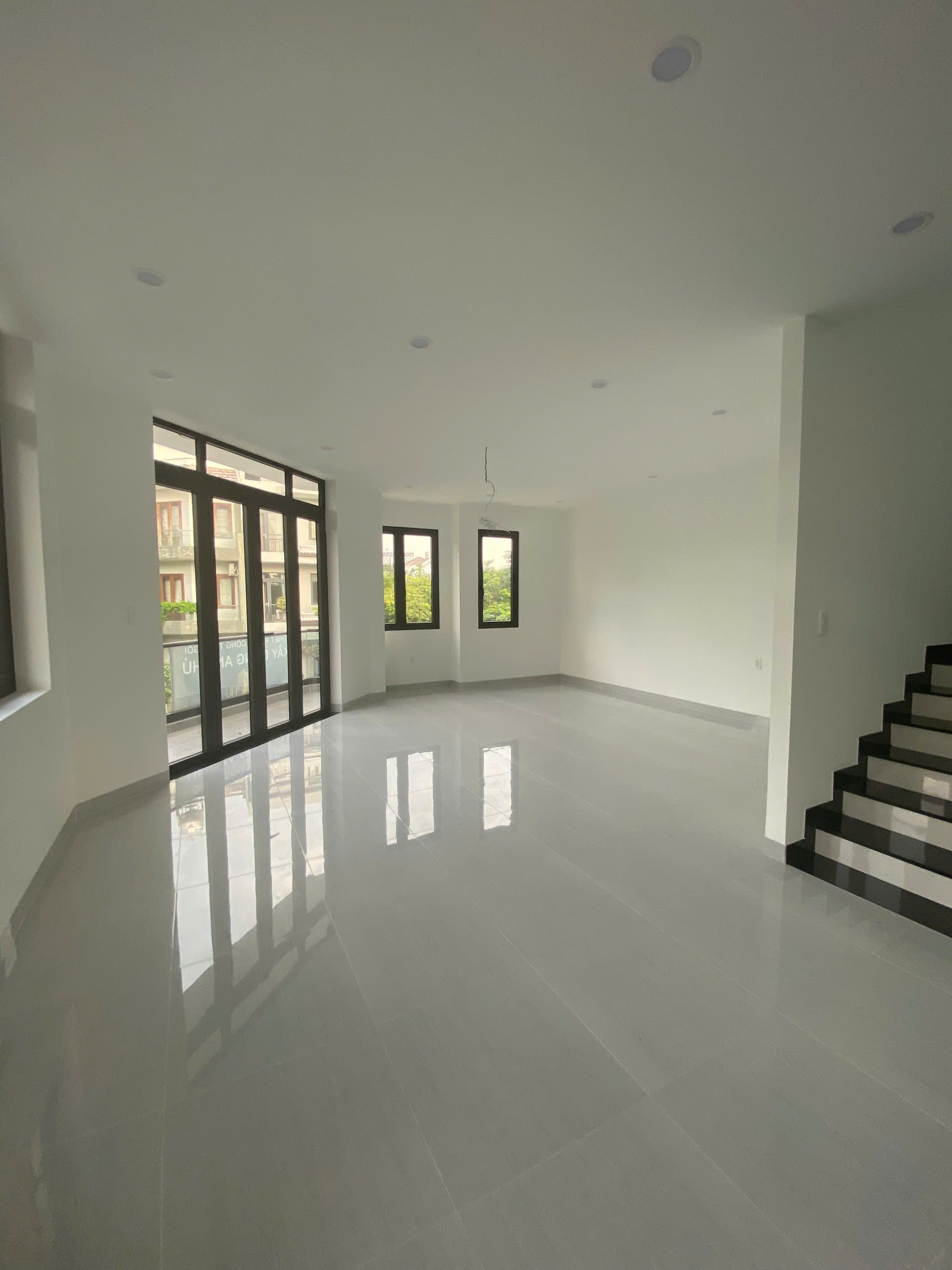 Cho thuê Nhà mặt tiền Phường Phú Hữu, Quận 9, Diện tích 250m², Giá 30 Triệu/tháng