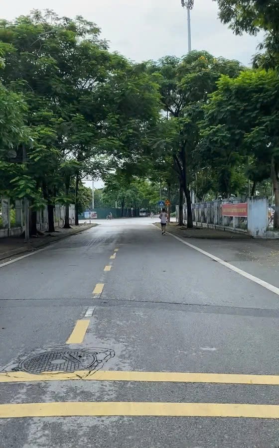 BÁN ĐẤT Ô TÔ QUA VÀO ĐẤT CÓ VỈA HÈ Thượng Thanh 150m2 X mặt tiền 6m,23.9 tỷ Long Biên. 2