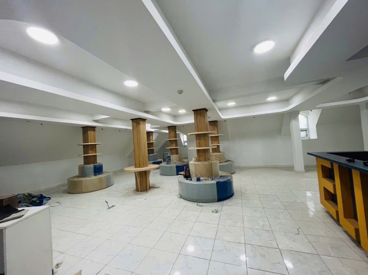 Cho thuê Biệt thự Phường Thảo Điền, Quận 2, Diện tích 2000m², Giá Thương lượng 2